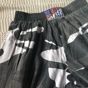 Pants - Camo sweats with stretchy waist band Pants - Camo sweats with stretchy waist band